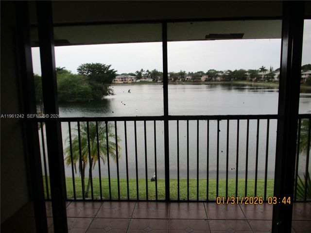 3200 NW 46th St 205, Oakland Park, FL 33309