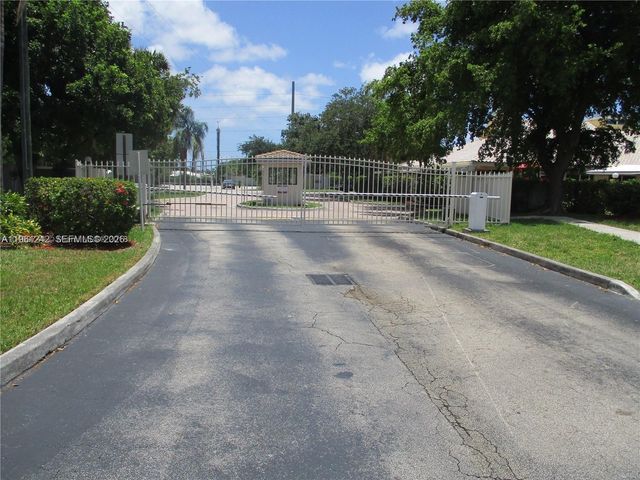 3200 NW 46th St 205, Oakland Park, FL 33309