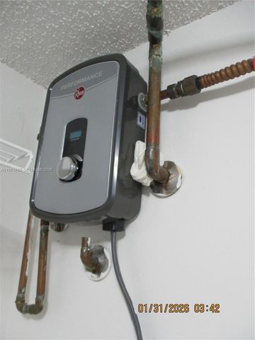 3200 NW 46th St 205, Oakland Park, FL 33309