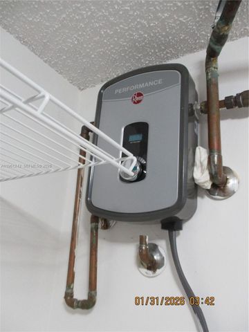 3200 NW 46th St 205, Oakland Park, FL 33309