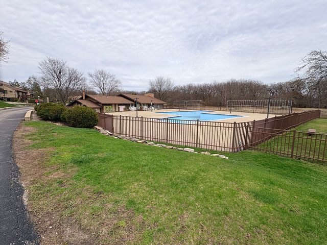52 Oak Hill Colony 5, Fox Lake, IL 60020
