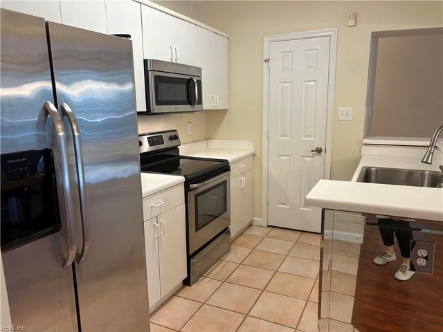 2304 Beach Haven Dr Apt 101, Virginia Beach, VA 23451