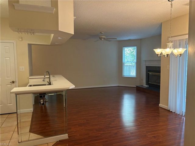 2304 Beach Haven Dr Apt 101, Virginia Beach, VA 23451