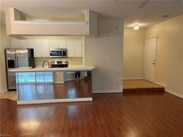2304 Beach Haven Dr Apt 101, Virginia Beach, VA 23451