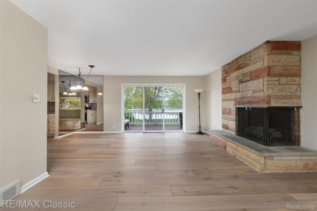 804 Bonita Drive, White Lake Charter Township, MI 48383