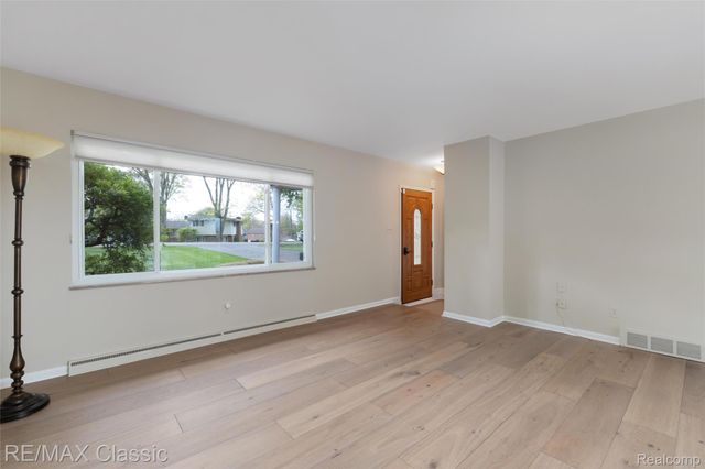 804 Bonita Drive, White Lake Charter Township, MI 48383