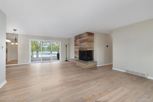804 Bonita Drive, White Lake Charter Township, MI 48383