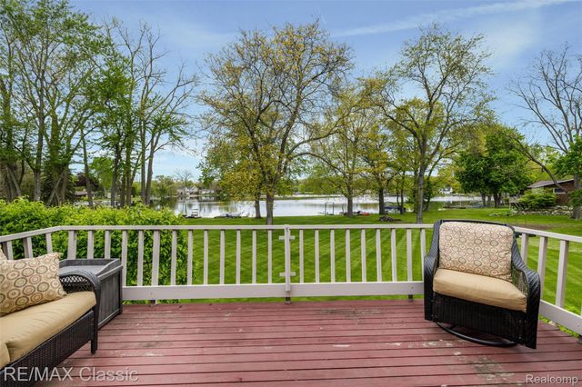 804 Bonita Drive, White Lake Charter Township, MI 48383