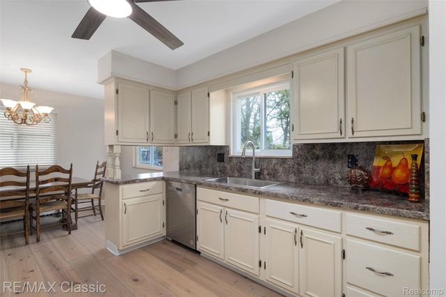 804 Bonita Drive, White Lake Charter Township, MI 48383