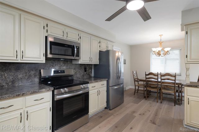 804 Bonita Drive, White Lake Charter Township, MI 48383
