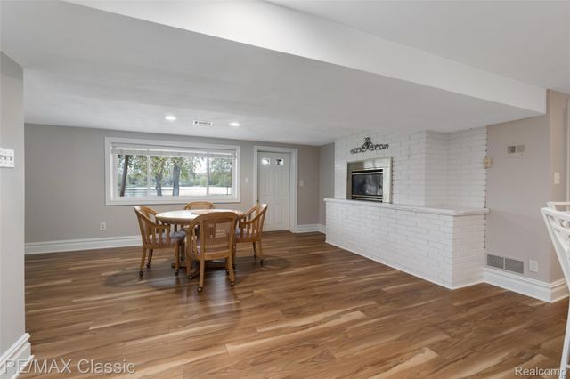 804 Bonita Drive, White Lake Charter Township, MI 48383