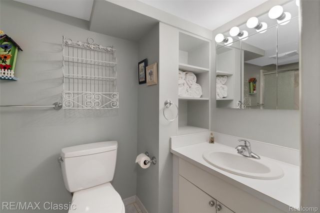 804 Bonita Drive, White Lake Charter Township, MI 48383