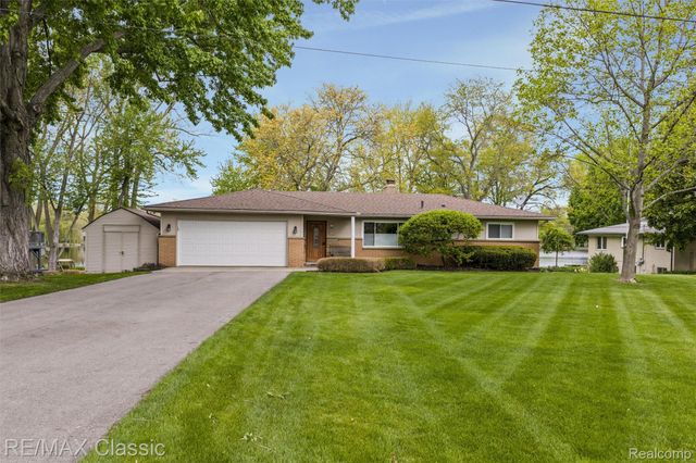 804 Bonita Drive, White Lake Charter Township, MI 48383
