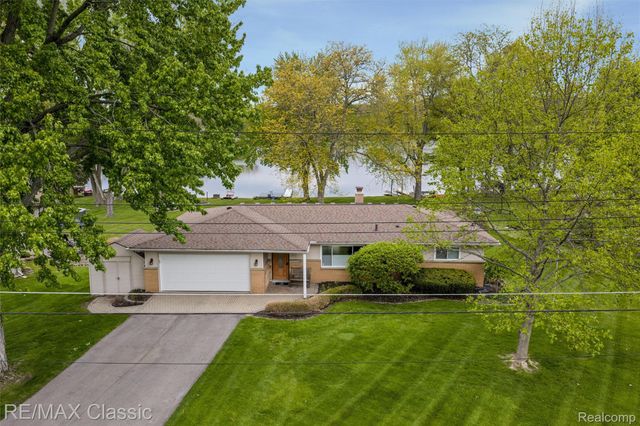 804 Bonita Drive, White Lake Charter Township, MI 48383