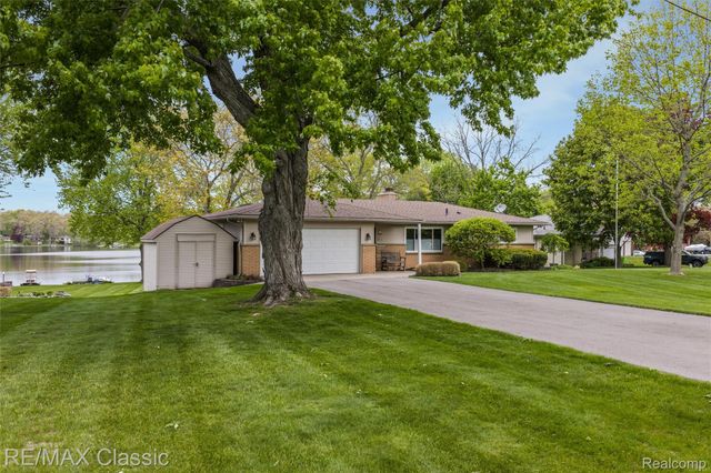 804 Bonita Drive, White Lake Charter Township, MI 48383