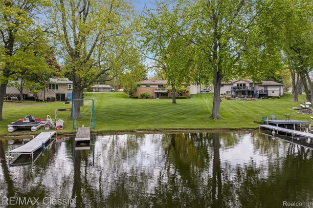 804 Bonita Drive, White Lake Charter Township, MI 48383