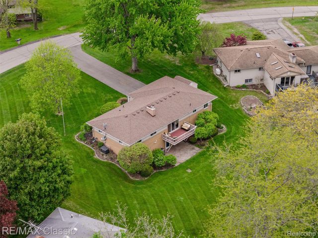804 Bonita Drive, White Lake Charter Township, MI 48383