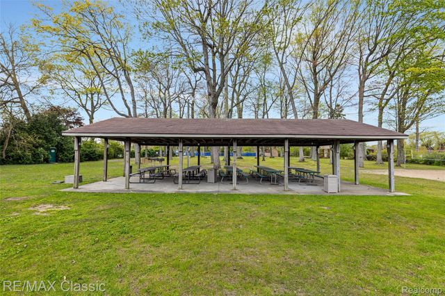 804 Bonita Drive, White Lake Charter Township, MI 48383