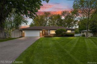 804 Bonita Drive, White Lake Charter Township, MI 48383