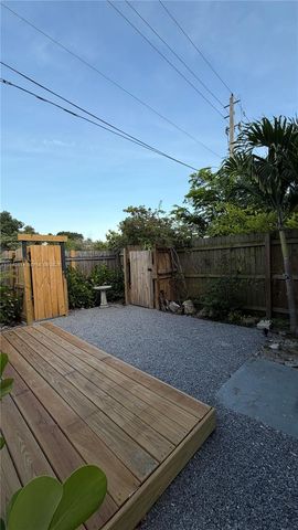 7025 NW 5th Ave 2, Miami, FL 33150