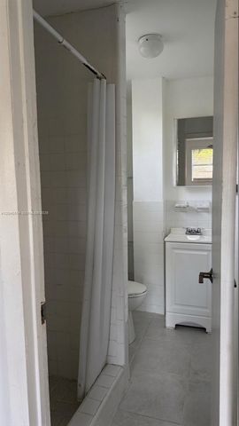 7025 NW 5th Ave 2, Miami, FL 33150