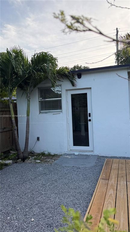 7025 NW 5th Ave 2, Miami, FL 33150