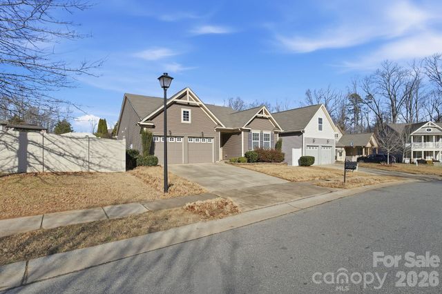 4318 Connestee Court, Charlotte, NC 28269