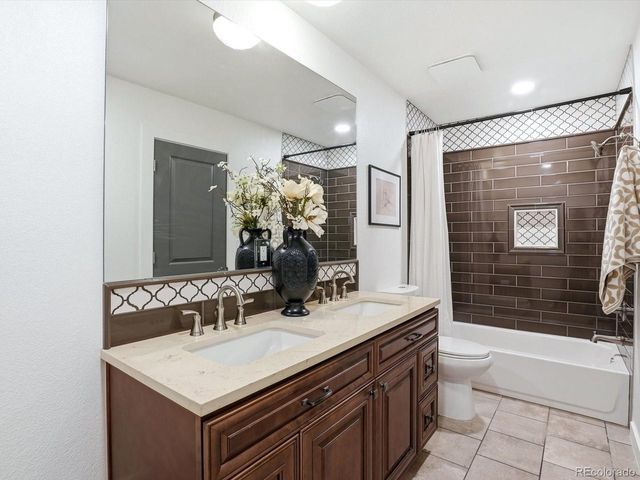 9912 Saybrook St, Highlands Ranch, CO 80126