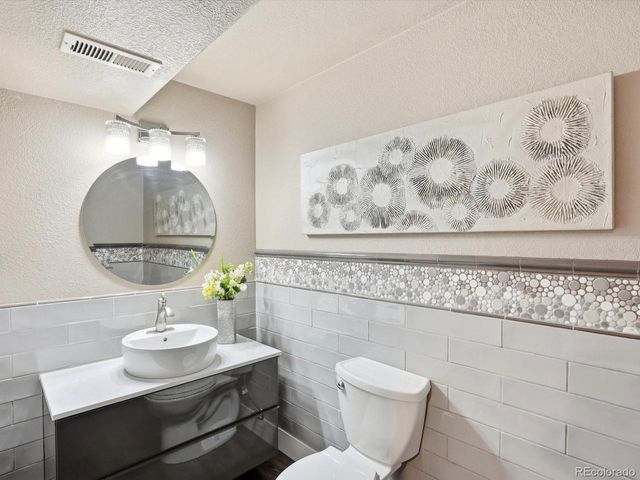 9912 Saybrook St, Highlands Ranch, CO 80126