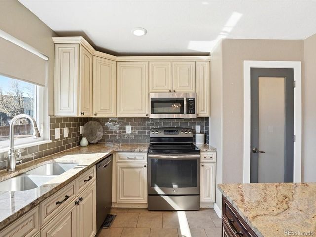 9912 Saybrook St, Highlands Ranch, CO 80126