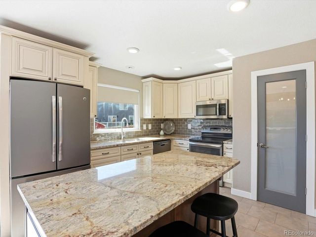 9912 Saybrook St, Highlands Ranch, CO 80126