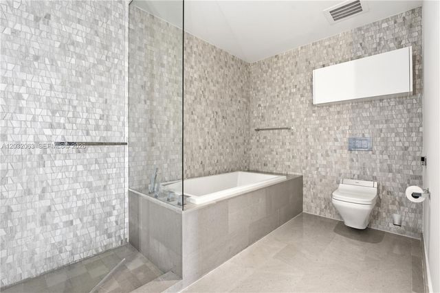 88 SW 7th St 2302, Miami, FL 33130