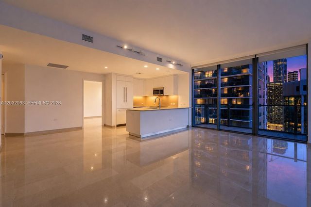 88 SW 7th St 2302, Miami, FL 33130