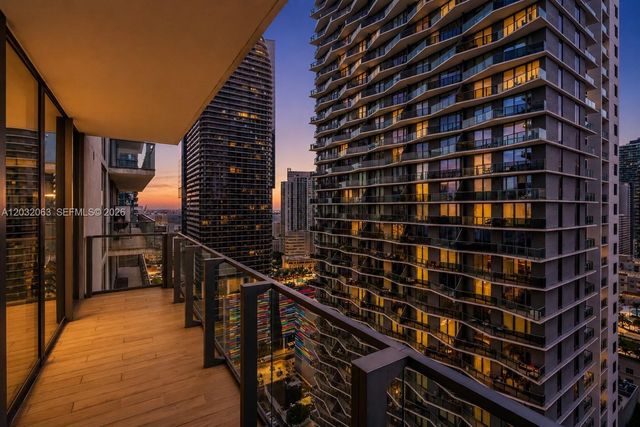 88 SW 7th St 2302, Miami, FL 33130
