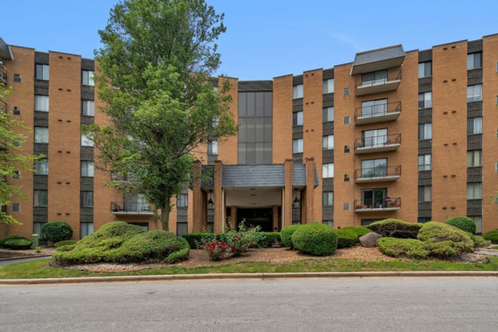 700 N Bruce Lane 508, Glenwood, IL 60425