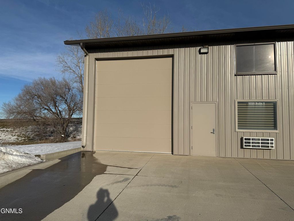 3220 Rock Island Place, Bismarck, ND 58504