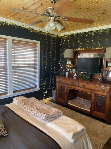 121 Mabry Street, New Waverly, TX 77358