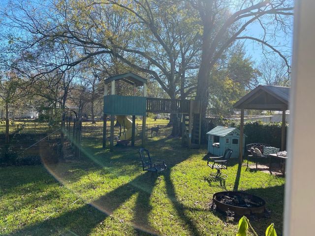 121 Mabry Street, New Waverly, TX 77358