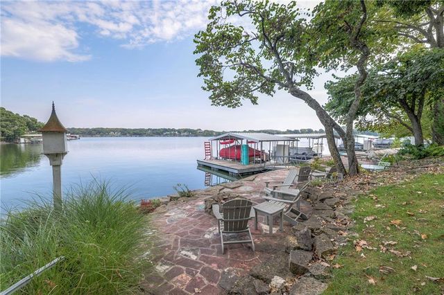 424 South Shore Drive, Lake Winnebago, MO 64034