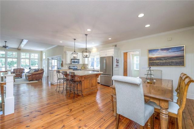 424 South Shore Drive, Lake Winnebago, MO 64034