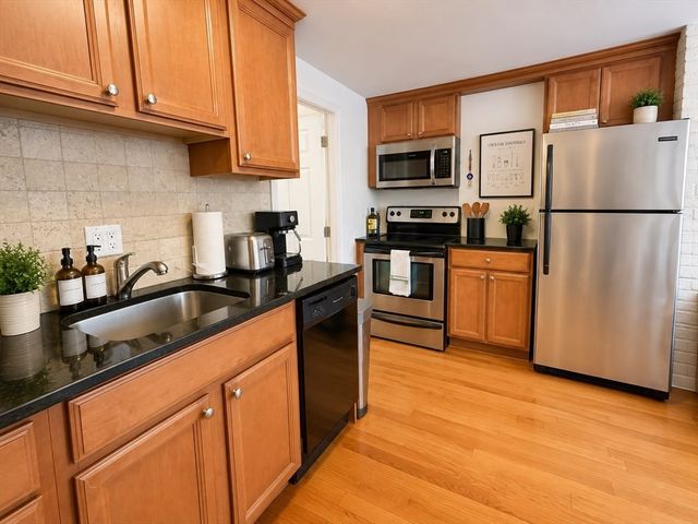 206 Endicott St 3, Boston, MA 02113