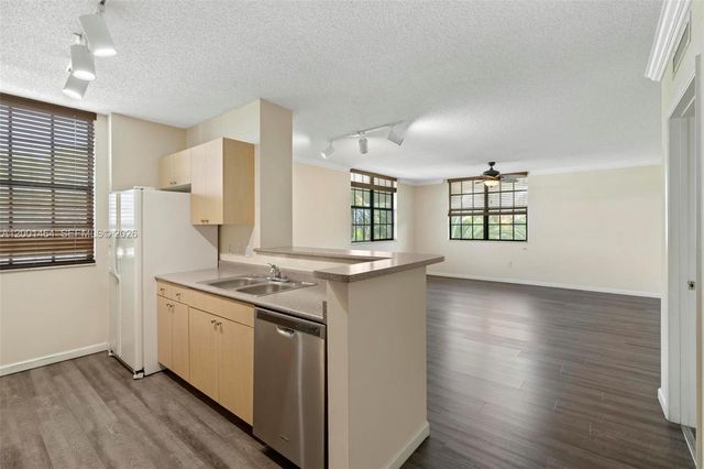 1919 Van Buren St 417A, Hollywood, FL 33020