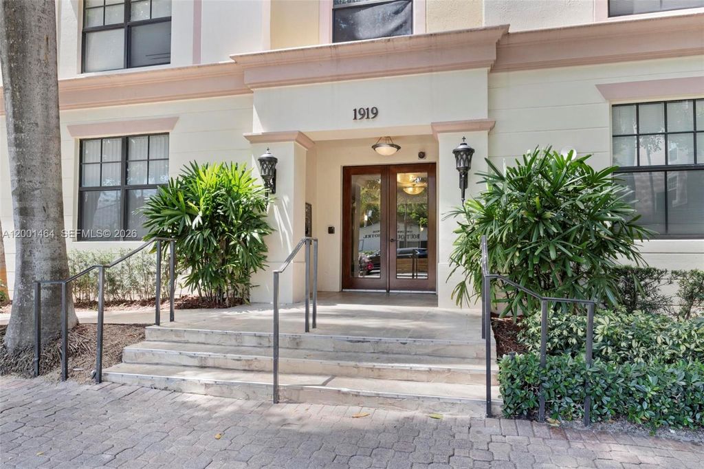 1919 Van Buren St 417A, Hollywood, FL 33020