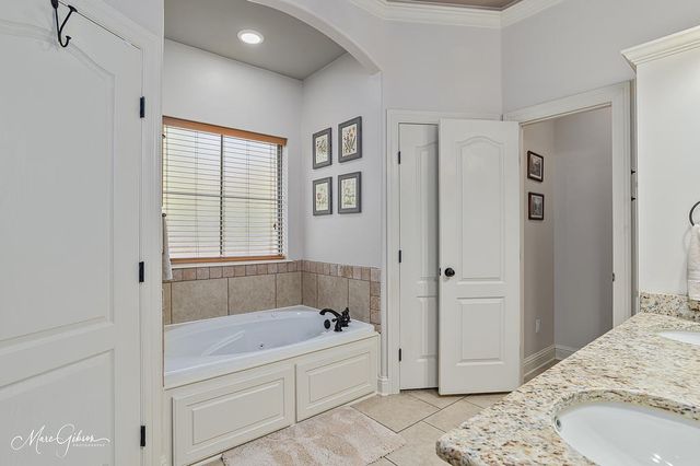 512 Chinquipin Drive, Bossier City, LA 71111