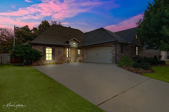 512 Chinquipin Drive, Bossier City, LA 71111