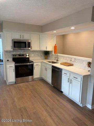 8801 Halford Way, Louisville, KY 40299