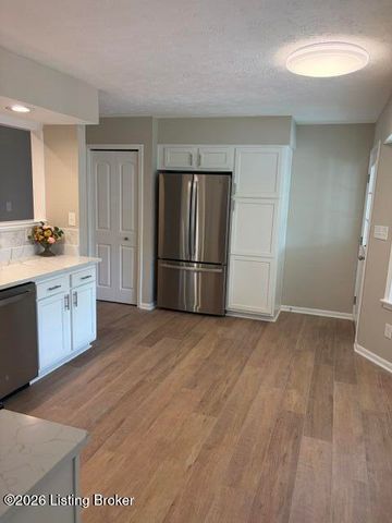 8801 Halford Way, Louisville, KY 40299