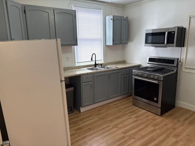 4202 N Sacramento Avenue 1, Chicago, IL 60618