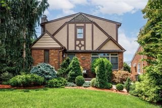 109 Doncaster Road, Malverne, NY 11565