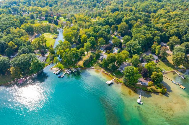 10544 Wildwood Circle, Richland Twp, MI 49083